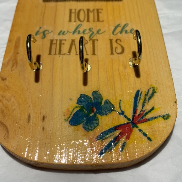 Hand Crafted Decoupage Pallet Board Key Holder - Picture 6 of 10